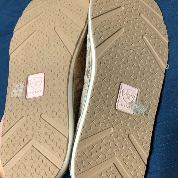 Ariat loafers, peachy, copper, shiny - In great condition, leather uppers. 8.5 - Picture 6 of 6